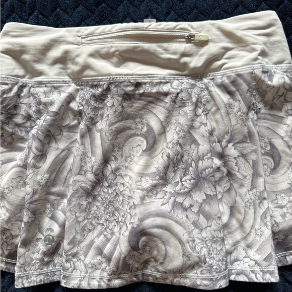 Lululemon Women’s Pacesetter Skirt Floral White‎ Gray Sz 4 - Picture 2 of 9